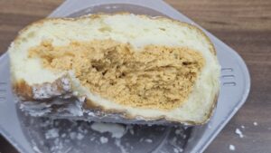 Read more about the article 벨리푸드: 베를리너 바질토마토 크림치즈 도넛 리뷰