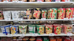 Read more about the article 일본 편의점 털기: 쟈가리코 과자, Mets Cola, 7-Eleven Cup Deli, Morinaga 나메라카 OHAYO 푸딩 등