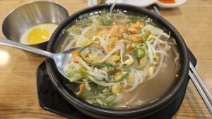 Read more about the article 현대옥 수서점: 추억보정 실패한 전주남부식 콩나물국밥